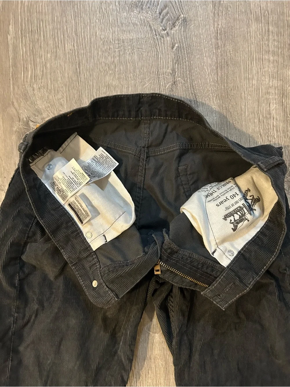 Levi's Black Straight-Leg Corduroy Jeans 32 waist 29 inseam*